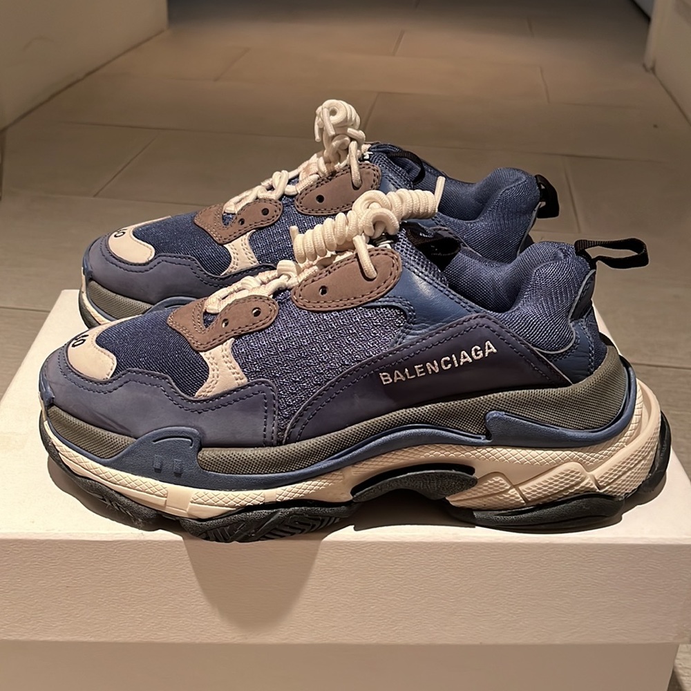 BALENCIAGA MEN'S TRIPLE S SNEAKER - Picture 2 of 4